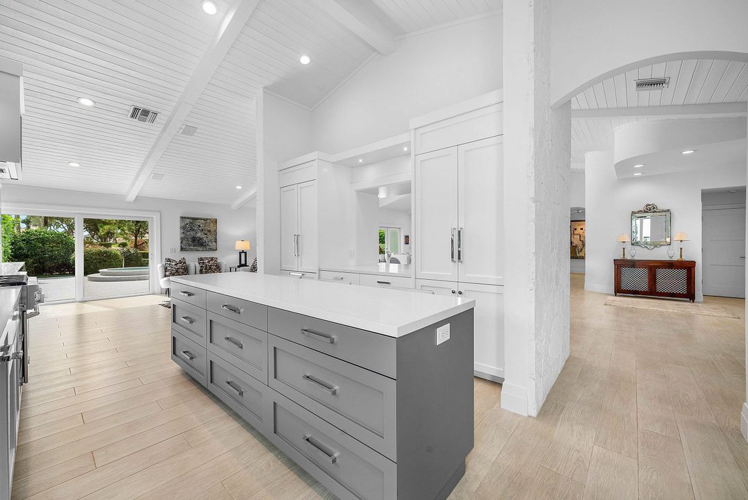 For Sale: $2,175,000 (3 beds, 3 baths, 3092 Square Feet)