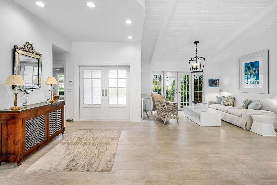 For Sale: $2,175,000 (3 beds, 3 baths, 3092 Square Feet)