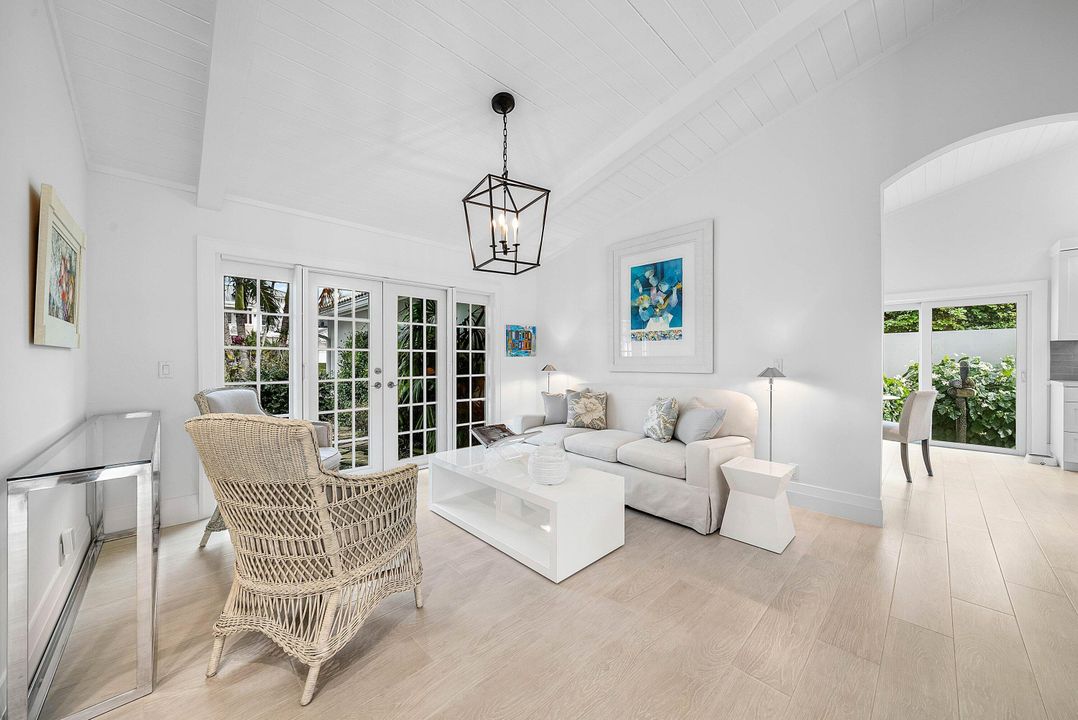 For Sale: $2,175,000 (3 beds, 3 baths, 3092 Square Feet)