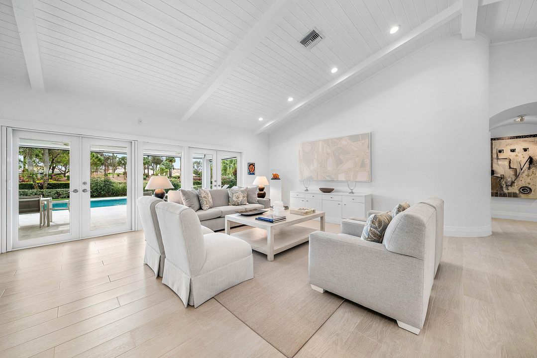 For Sale: $2,175,000 (3 beds, 3 baths, 3092 Square Feet)