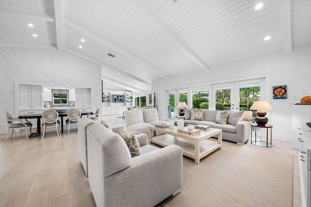 For Sale: $2,175,000 (3 beds, 3 baths, 3092 Square Feet)