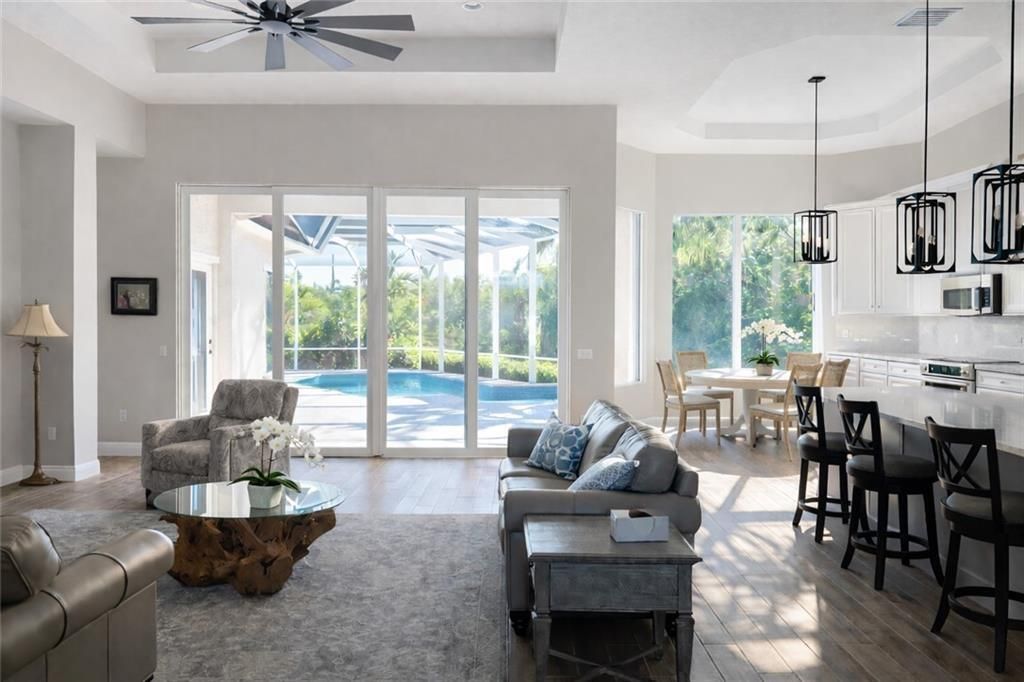 En Venta: $1,350,000 (3 camas, 3 baños, 2721 Pies cuadrados)