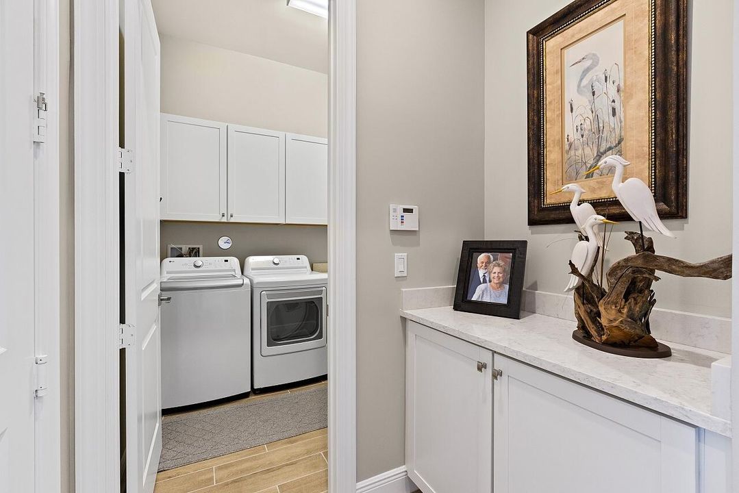 En Venta: $1,350,000 (3 camas, 3 baños, 2721 Pies cuadrados)