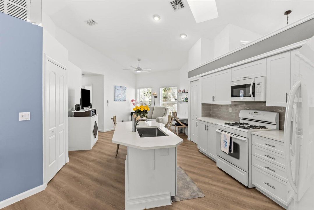 For Sale: $735,000 (3 beds, 2 baths, 1636 Square Feet)