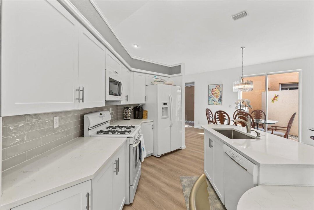 For Sale: $735,000 (3 beds, 2 baths, 1636 Square Feet)