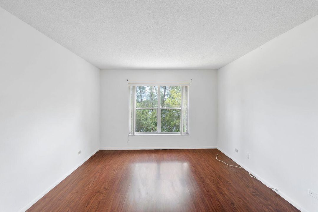 For Sale: $99,999 (1 beds, 1 baths, 800 Square Feet)