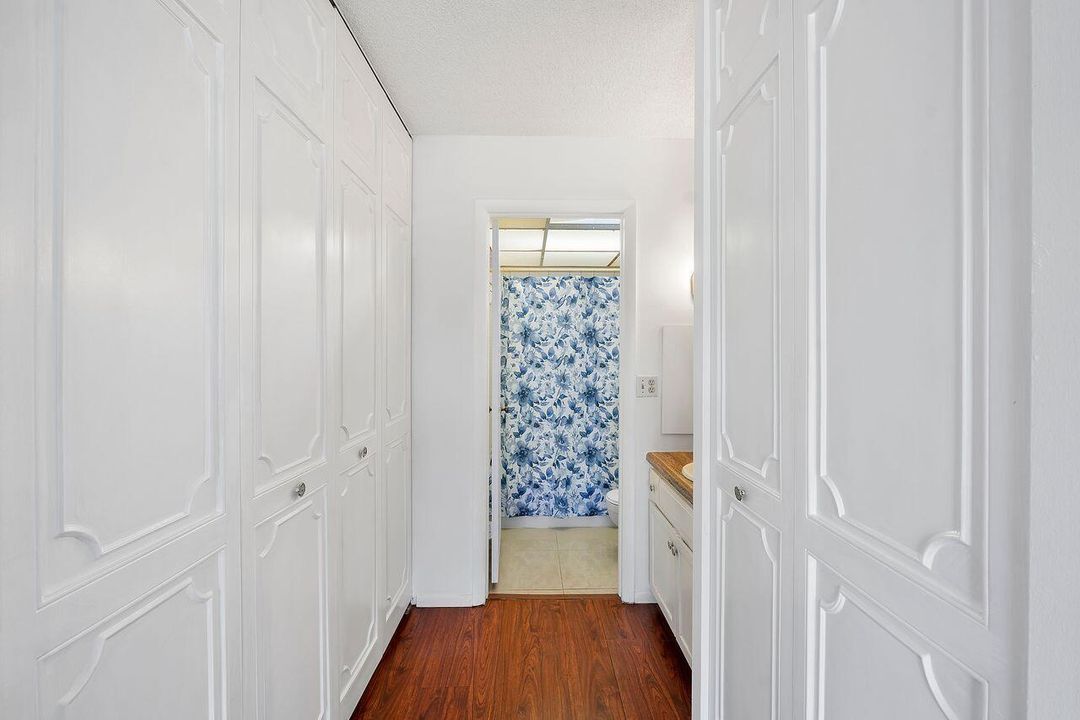 For Sale: $99,999 (1 beds, 1 baths, 800 Square Feet)