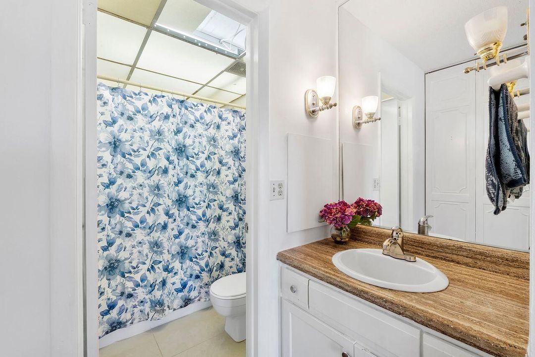 For Sale: $99,999 (1 beds, 1 baths, 800 Square Feet)