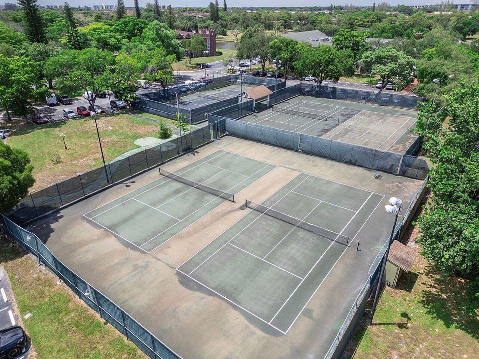 For Sale: $99,999 (1 beds, 1 baths, 800 Square Feet)