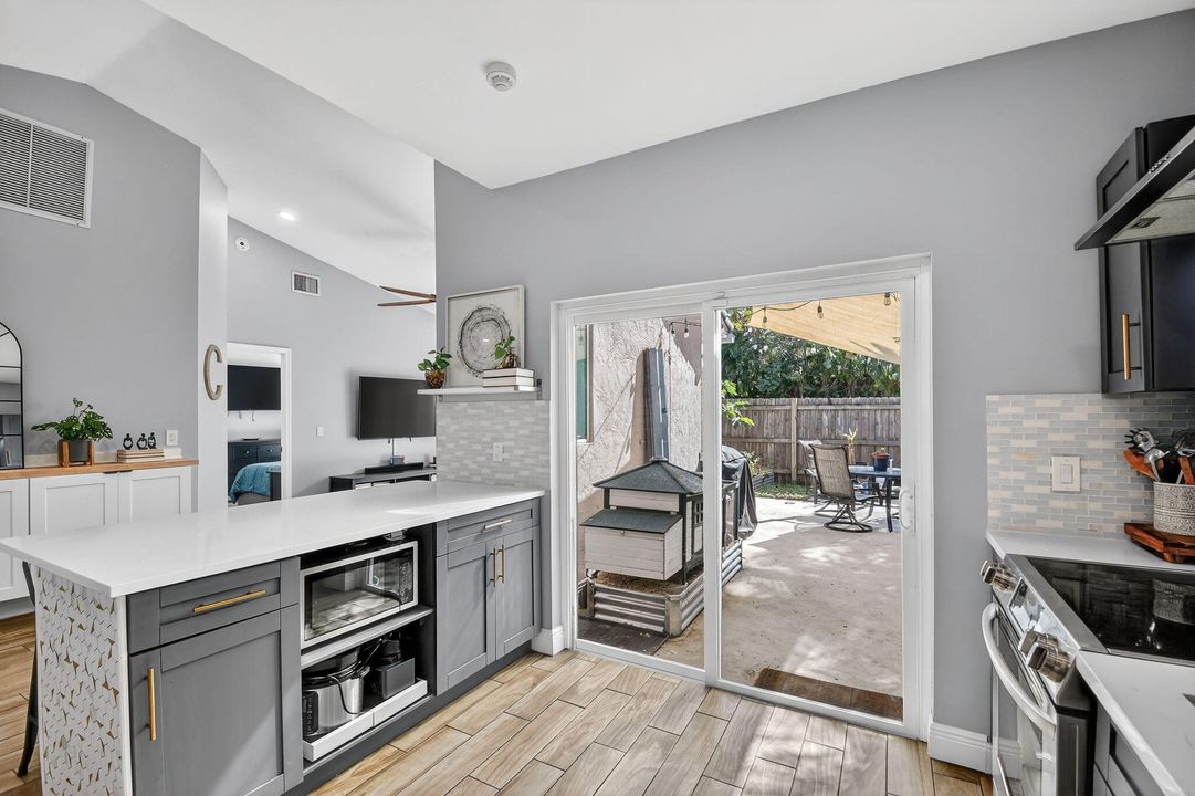 For Sale: $479,000 (3 beds, 2 baths, 1155 Square Feet)