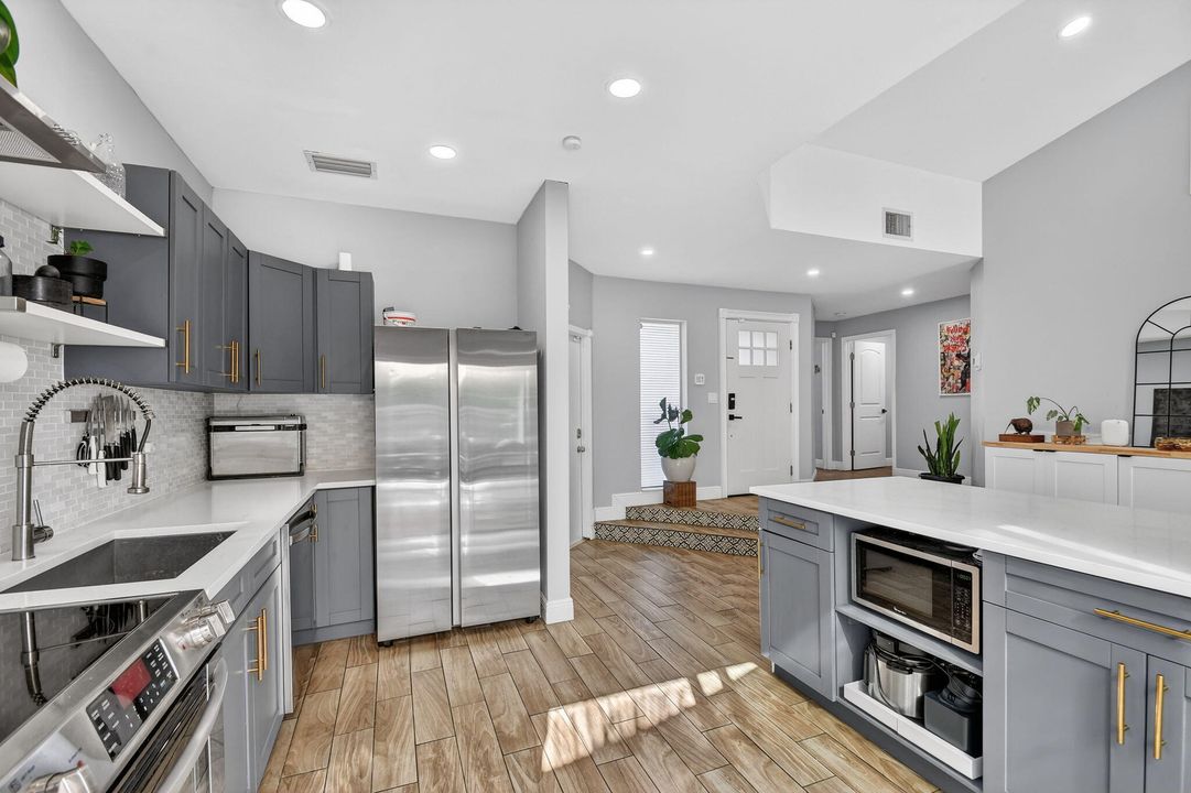 For Sale: $479,000 (3 beds, 2 baths, 1155 Square Feet)