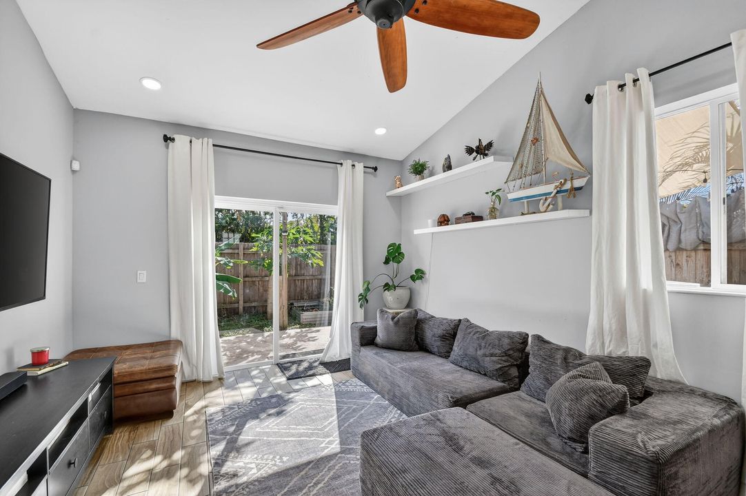 For Sale: $479,000 (3 beds, 2 baths, 1155 Square Feet)