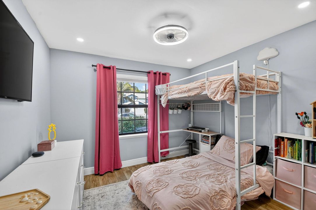 For Sale: $479,000 (3 beds, 2 baths, 1155 Square Feet)