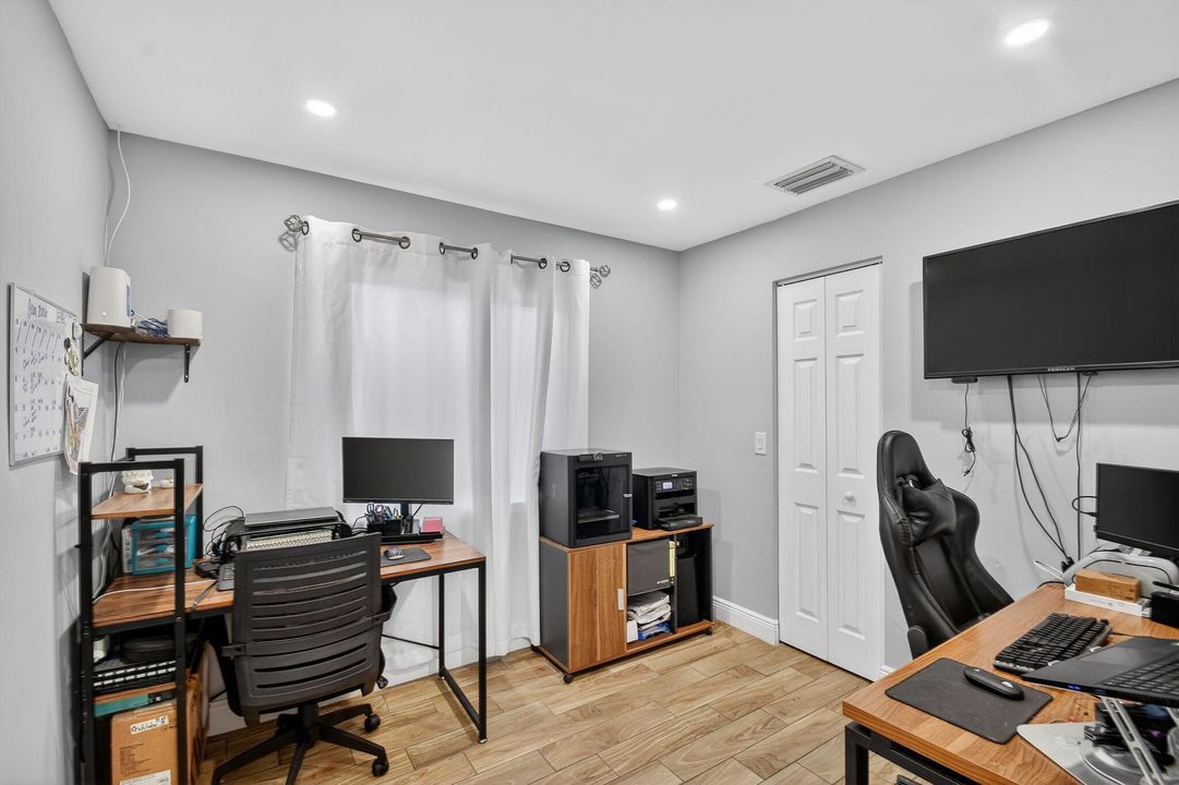 For Sale: $479,000 (3 beds, 2 baths, 1155 Square Feet)