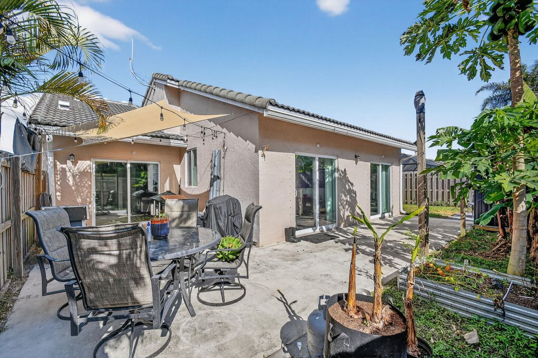 For Sale: $479,000 (3 beds, 2 baths, 1155 Square Feet)