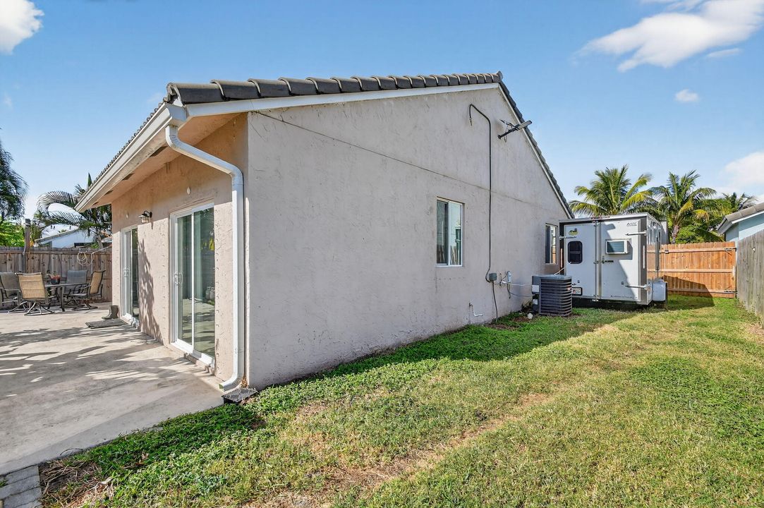 For Sale: $479,000 (3 beds, 2 baths, 1155 Square Feet)