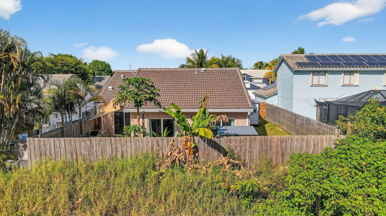 For Sale: $479,000 (3 beds, 2 baths, 1155 Square Feet)