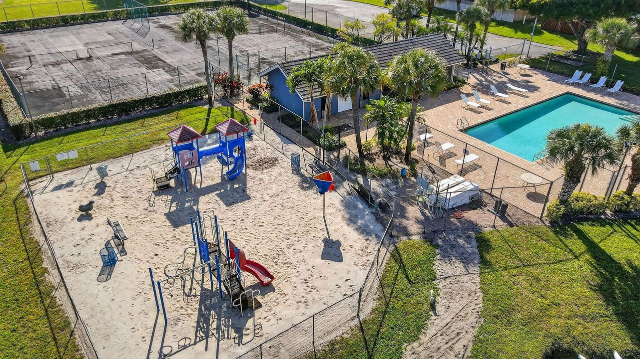 For Sale: $479,000 (3 beds, 2 baths, 1155 Square Feet)