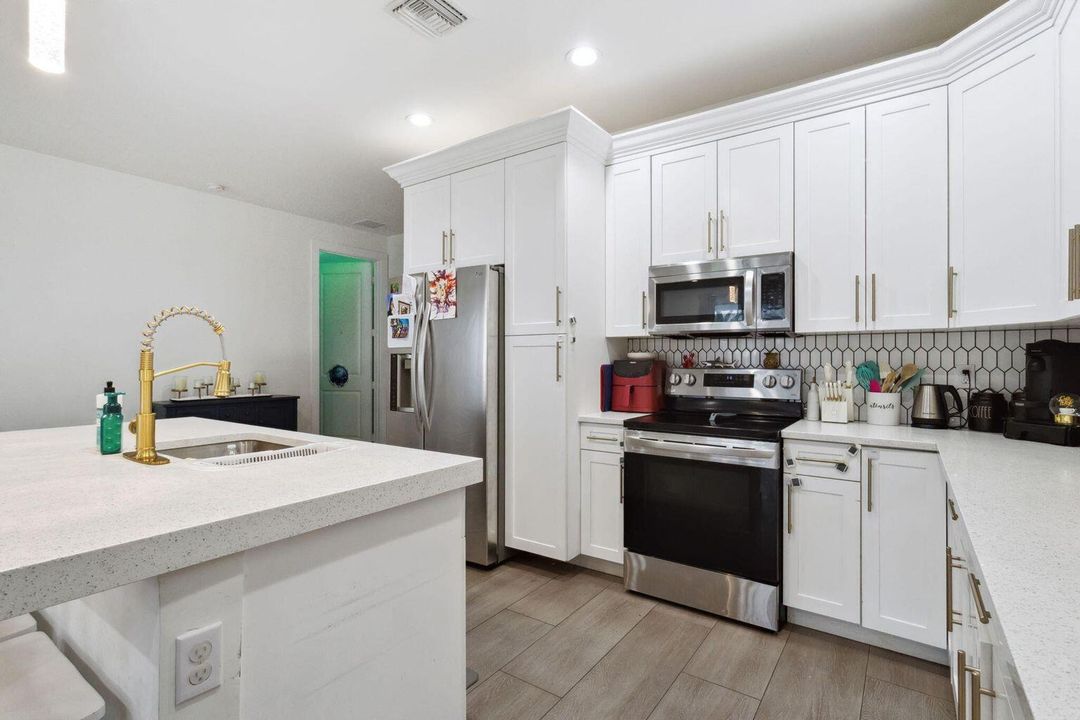 待售: $615,000 (4 贝兹, 2 浴室, 1713 平方英尺)