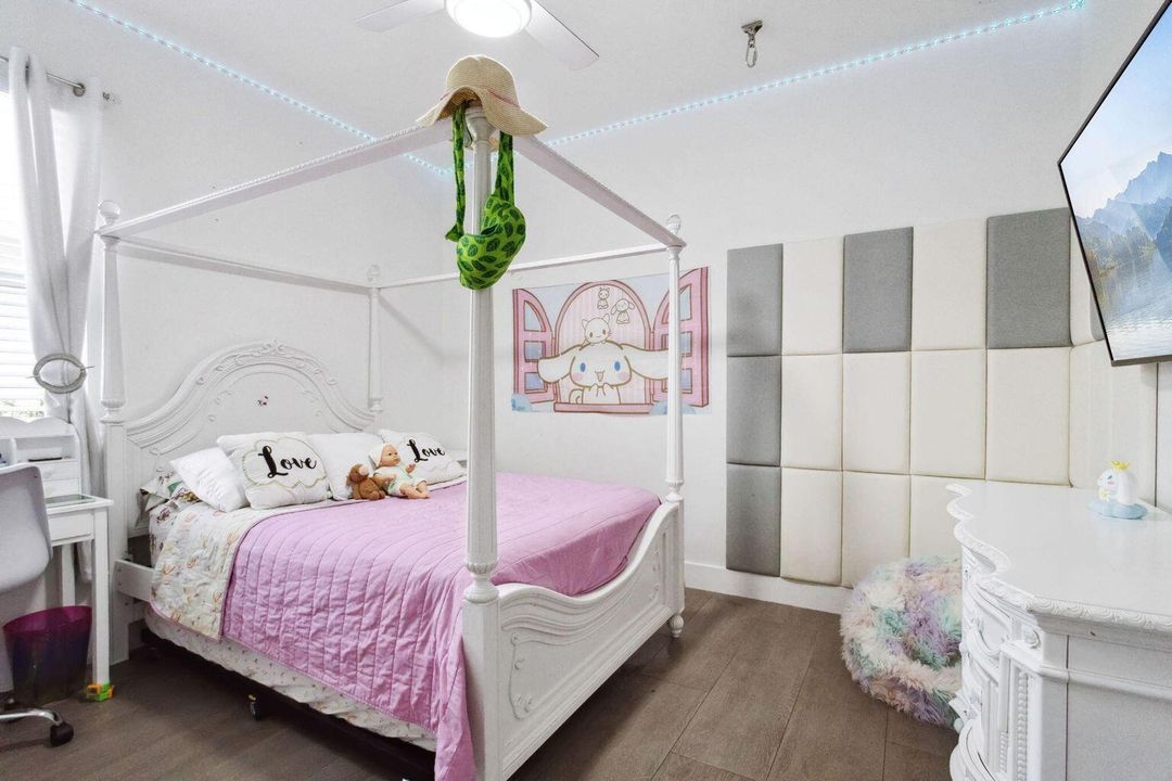 待售: $615,000 (4 贝兹, 2 浴室, 1713 平方英尺)