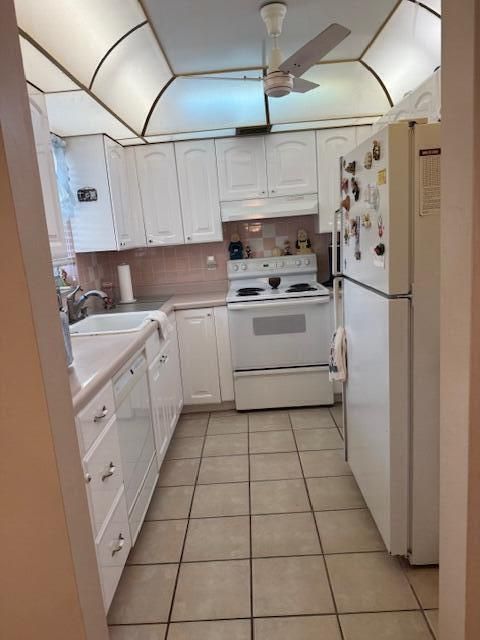 For Sale: $85,000 (1 beds, 1 baths, 900 Square Feet)