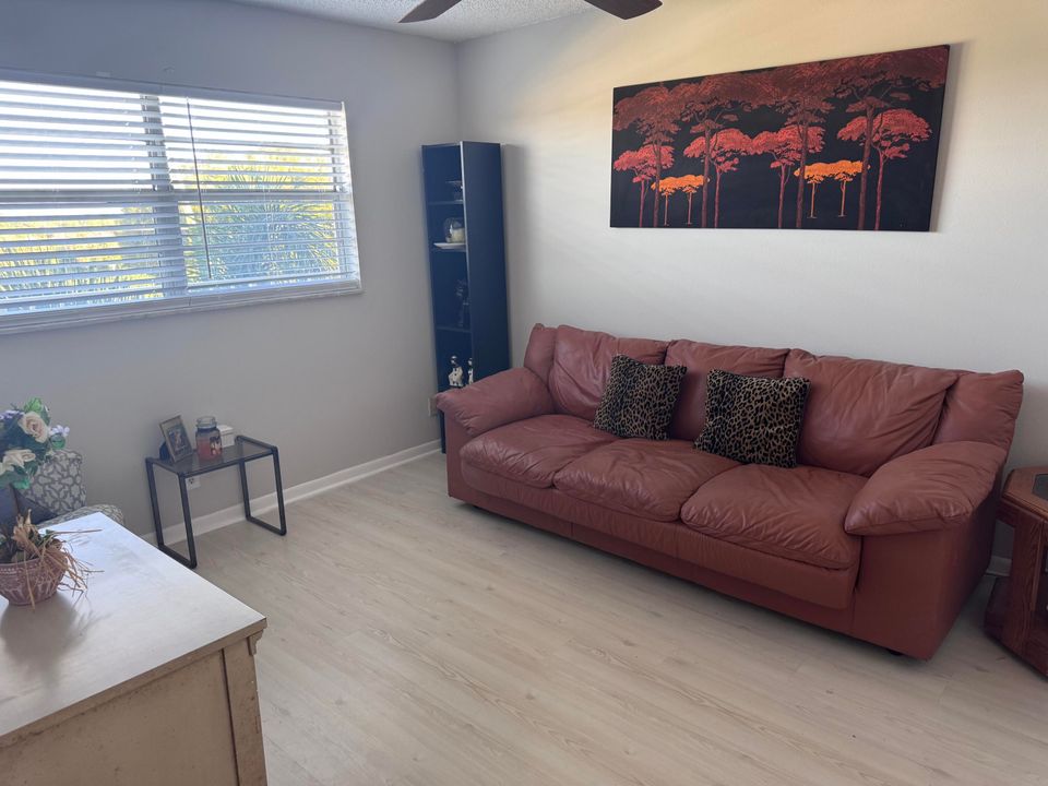 For Sale: $134,000 (2 beds, 2 baths, 960 Square Feet)