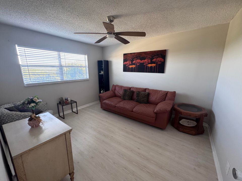 For Sale: $134,000 (2 beds, 2 baths, 960 Square Feet)