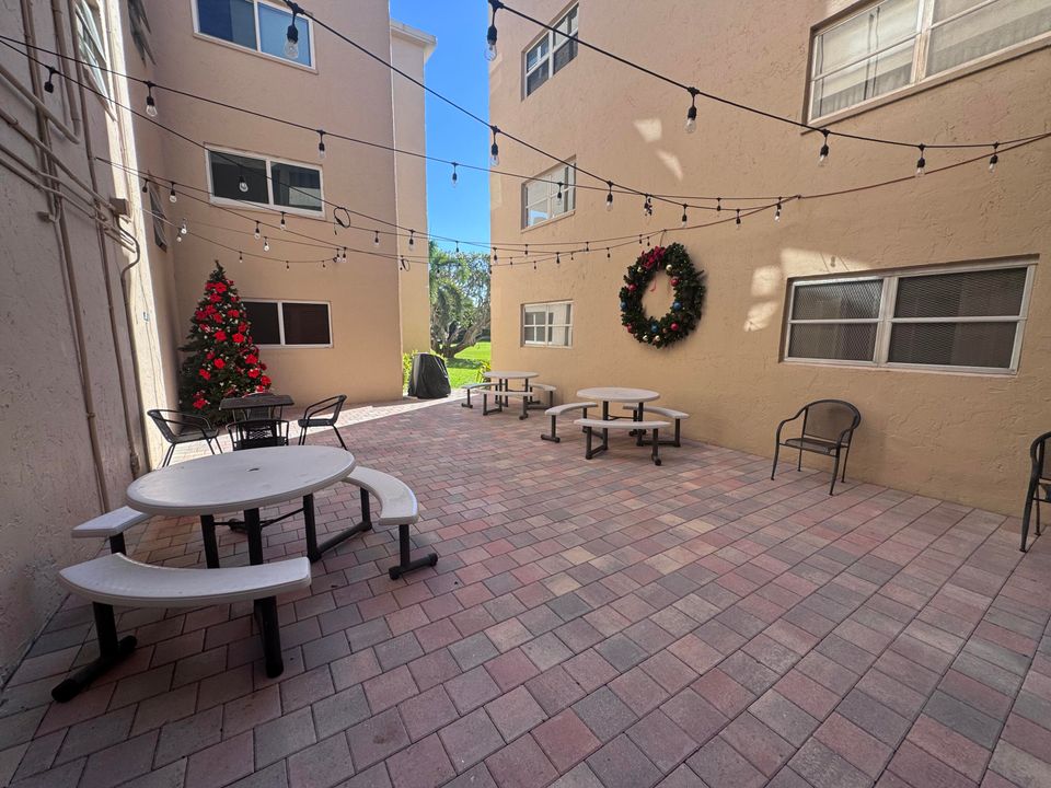 For Sale: $134,000 (2 beds, 2 baths, 960 Square Feet)