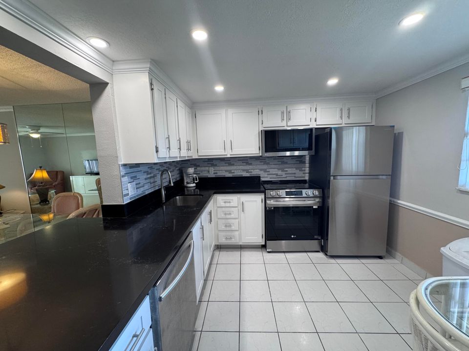 For Sale: $134,000 (2 beds, 2 baths, 960 Square Feet)