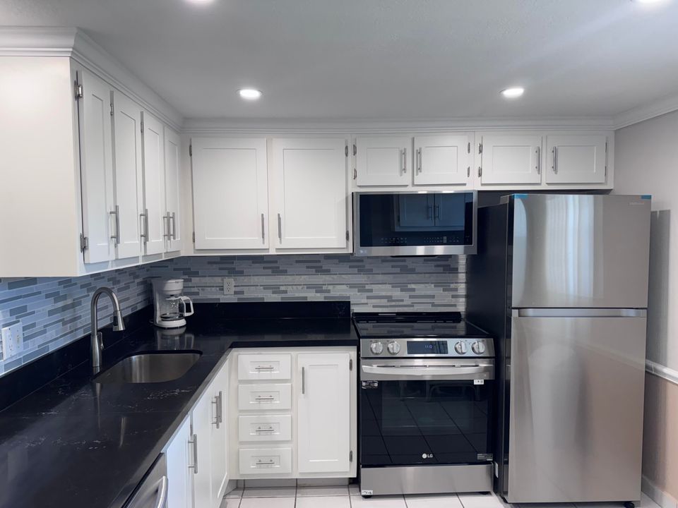 For Sale: $134,000 (2 beds, 2 baths, 960 Square Feet)