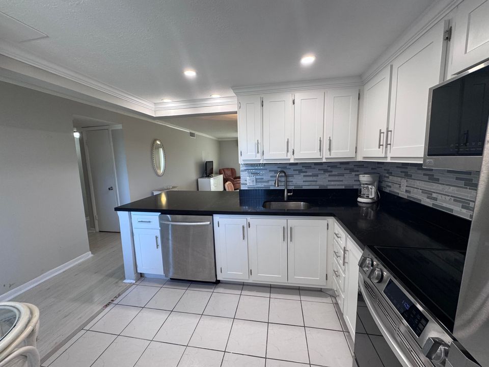 For Sale: $134,000 (2 beds, 2 baths, 960 Square Feet)