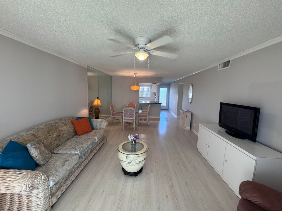 For Sale: $134,000 (2 beds, 2 baths, 960 Square Feet)