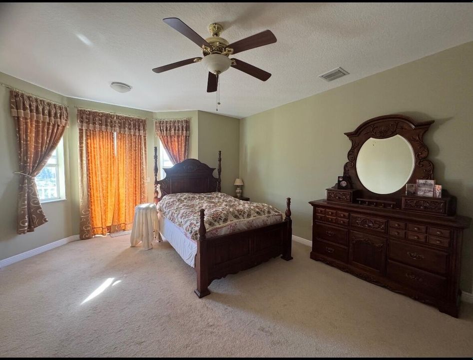 На продажу: $910,000 (6 спален, 3 ванн, 3662 Квадратных фут)