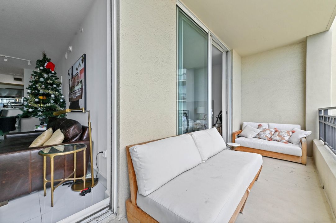 出租: $4,700 (2 贝兹, 2 浴室, 1205 平方英尺)