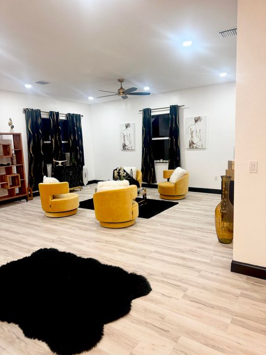 En Venta: $419,000 (4 camas, 2 baños, 2035 Pies cuadrados)