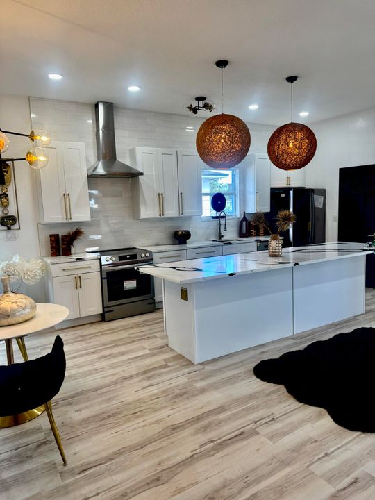 En Venta: $419,000 (4 camas, 2 baños, 2035 Pies cuadrados)