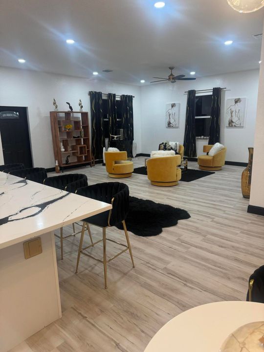 En Venta: $419,000 (4 camas, 2 baños, 2035 Pies cuadrados)