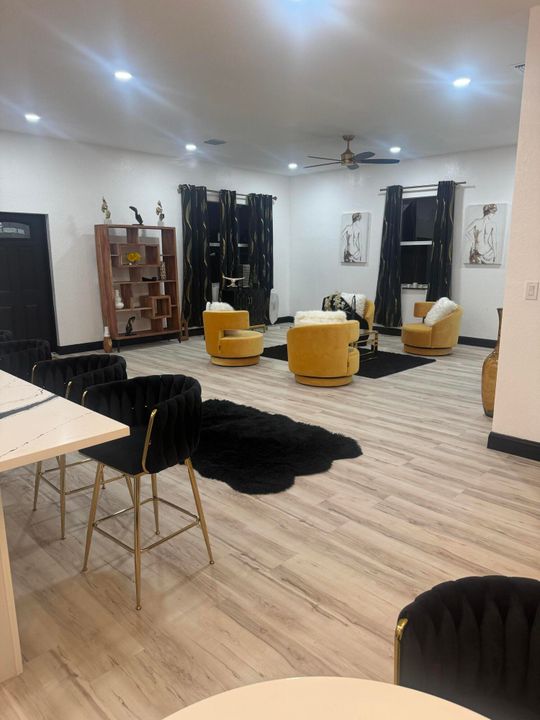 En Venta: $419,000 (4 camas, 2 baños, 2035 Pies cuadrados)