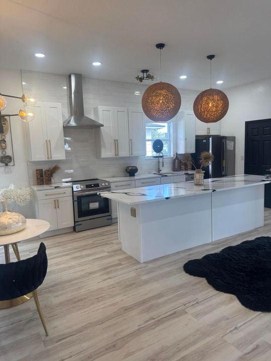 En Venta: $419,000 (4 camas, 2 baños, 2035 Pies cuadrados)