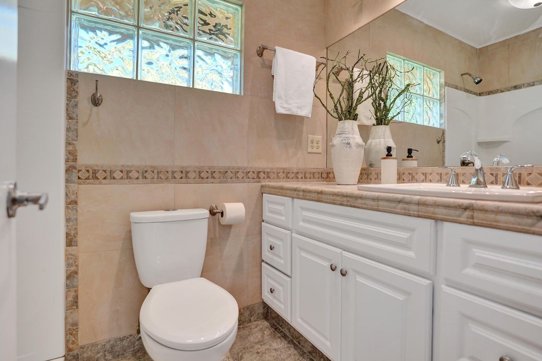 For Sale: $595,000 (2 beds, 2 baths, 1392 Square Feet)