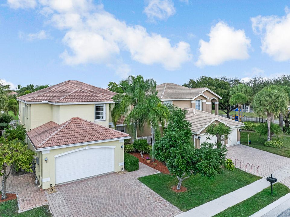 For Sale: $710,000 (6 beds, 4 baths, 3338 Square Feet)