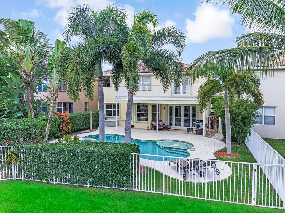 For Sale: $710,000 (6 beds, 4 baths, 3338 Square Feet)