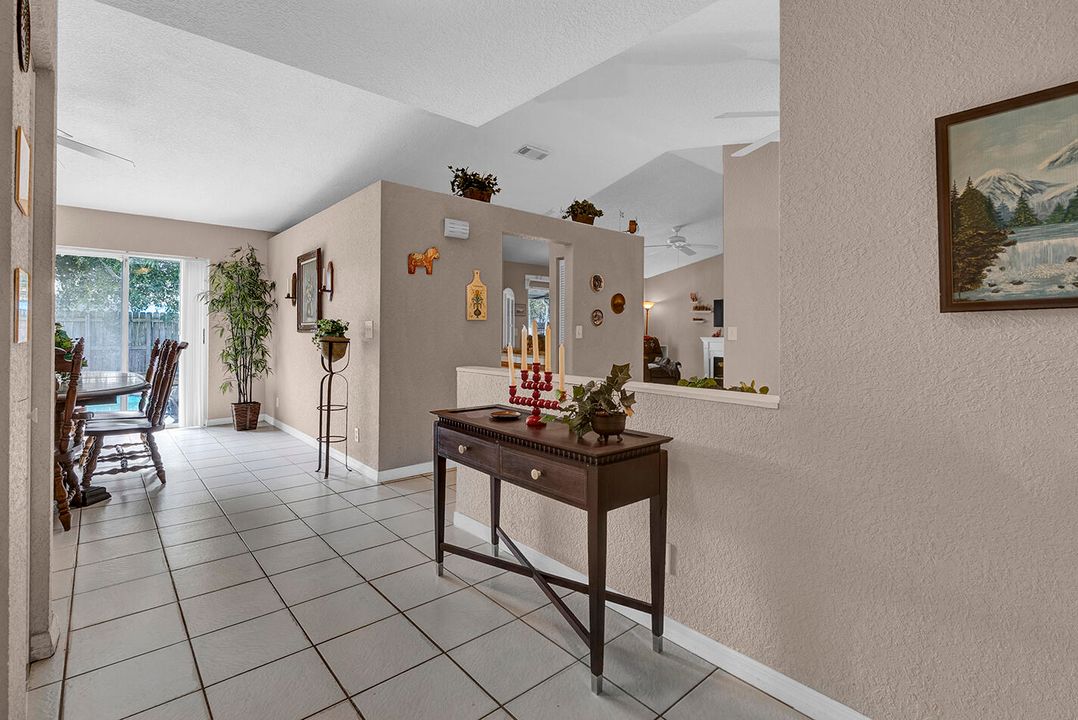 En Venta: $549,900 (4 camas, 2 baños, 1779 Pies cuadrados)