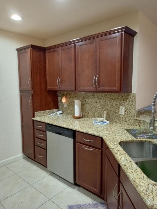 For Sale: $189,500 (2 beds, 2 baths, 1463 Square Feet)