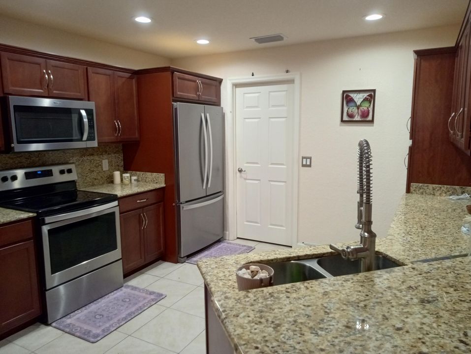 For Sale: $189,500 (2 beds, 2 baths, 1463 Square Feet)