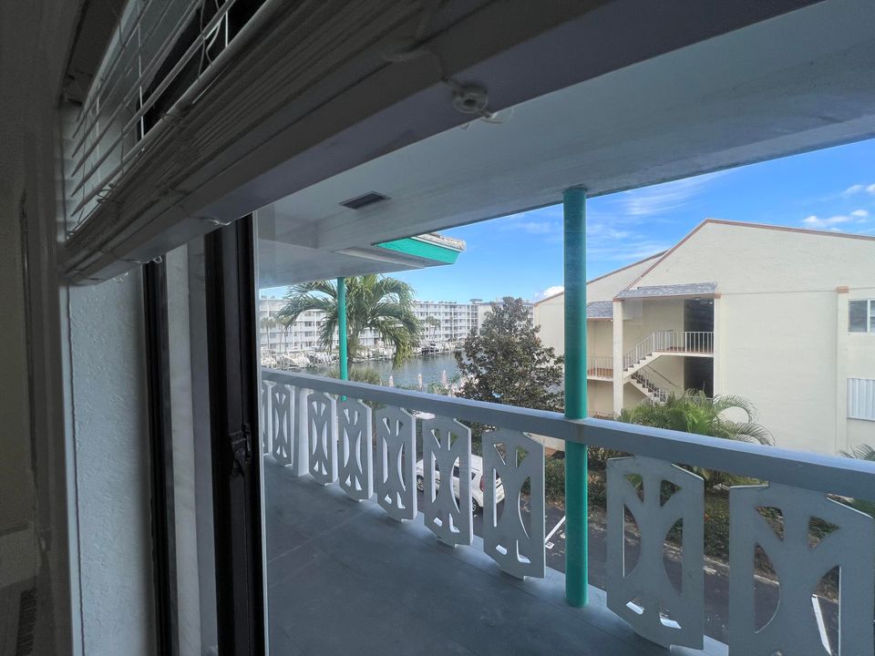 For Rent: $1,695 (1 beds, 1 baths, 720 Square Feet)