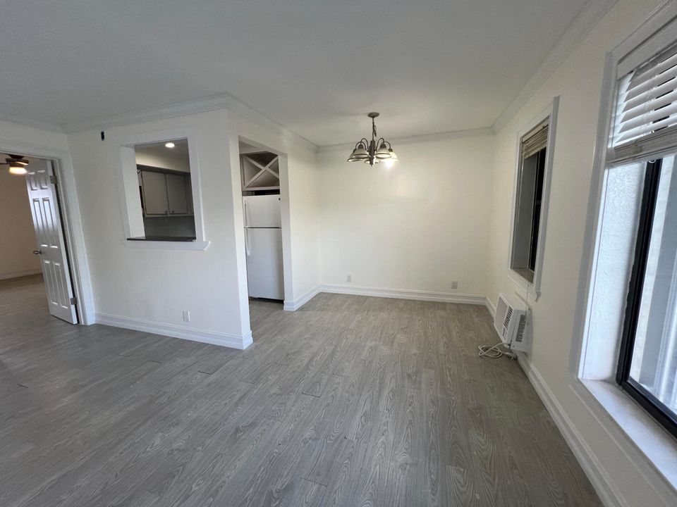 For Rent: $1,695 (1 beds, 1 baths, 720 Square Feet)