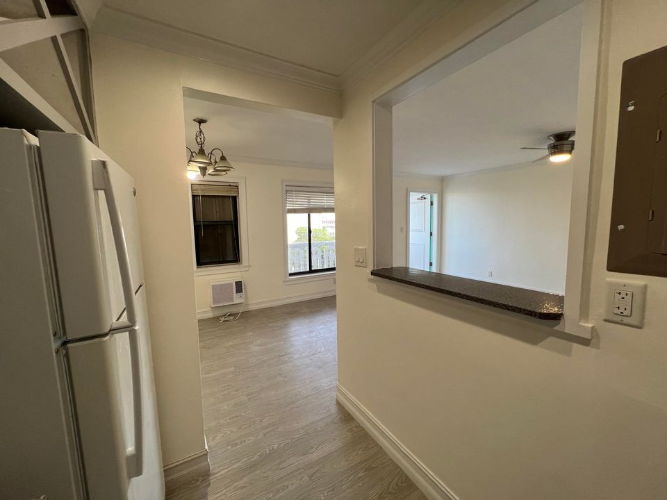 For Rent: $1,695 (1 beds, 1 baths, 720 Square Feet)