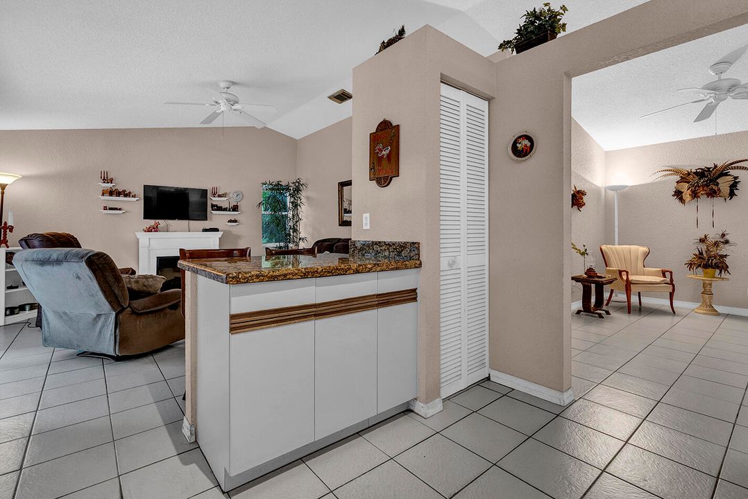 En Venta: $549,900 (4 camas, 2 baños, 1779 Pies cuadrados)