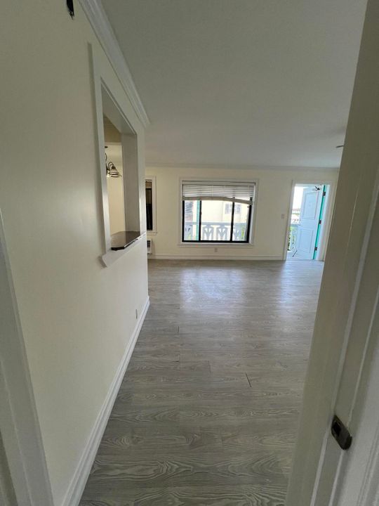 For Rent: $1,695 (1 beds, 1 baths, 720 Square Feet)